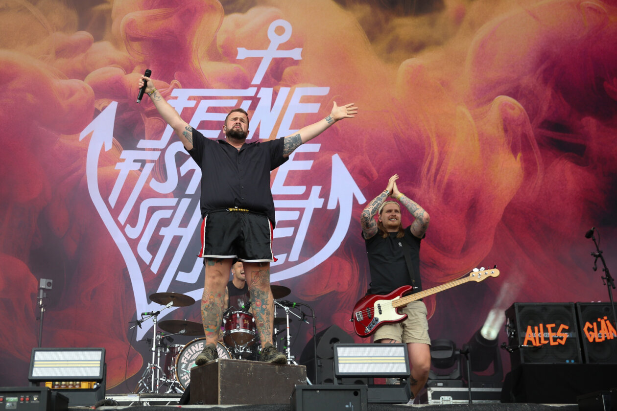 Der Festivaltsonntag ließ die Fans noch einmal ausrasten: Bring Me The Horizon, Deichkind, Feine Sahne Fischfielt, Sum 41, The Offspring u.a. – Feine Sahne Fischfilet.