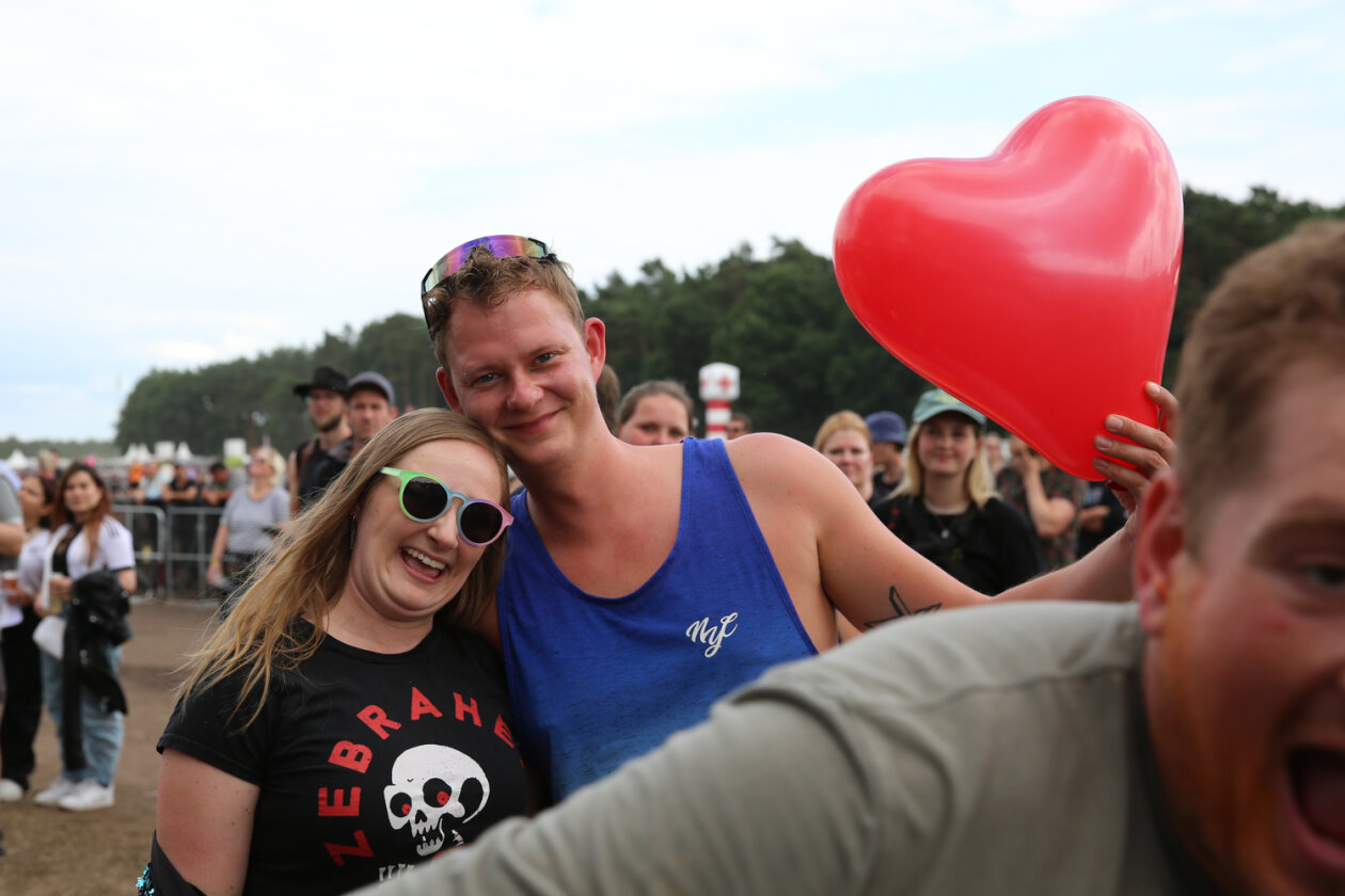 Der Festivaltsonntag ließ die Fans noch einmal ausrasten: Bring Me The Horizon, Deichkind, Feine Sahne Fischfielt, Sum 41, The Offspring u.a. – Photobombed.