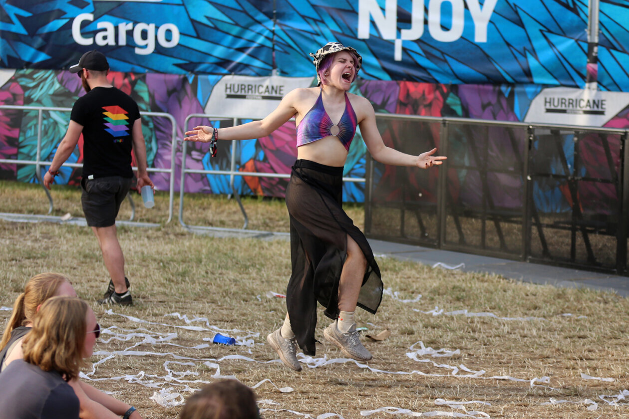 Willkommene Auszeit: 78.000 Fans feiern auf dem Eichenring. – Dancing on my own.