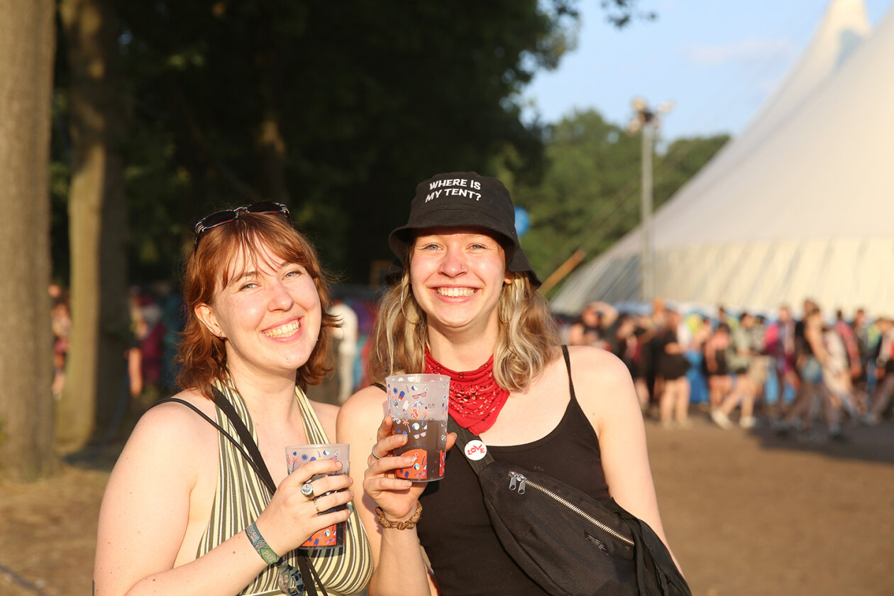 Willkommene Auszeit: 78.000 Fans feiern auf dem Eichenring. – Das erste Abschiedsfoto.