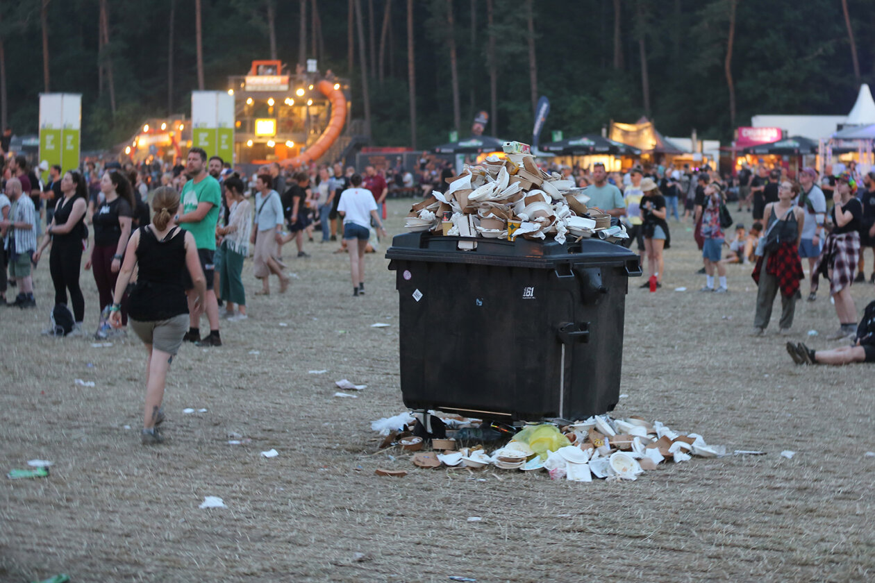 Willkommene Auszeit: 78.000 Fans feiern auf dem Eichenring. – Jetzt ist voll.