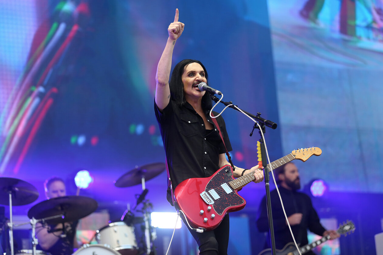 Willkommene Auszeit: 78.000 Fans feiern auf dem Eichenring. – Placebo.