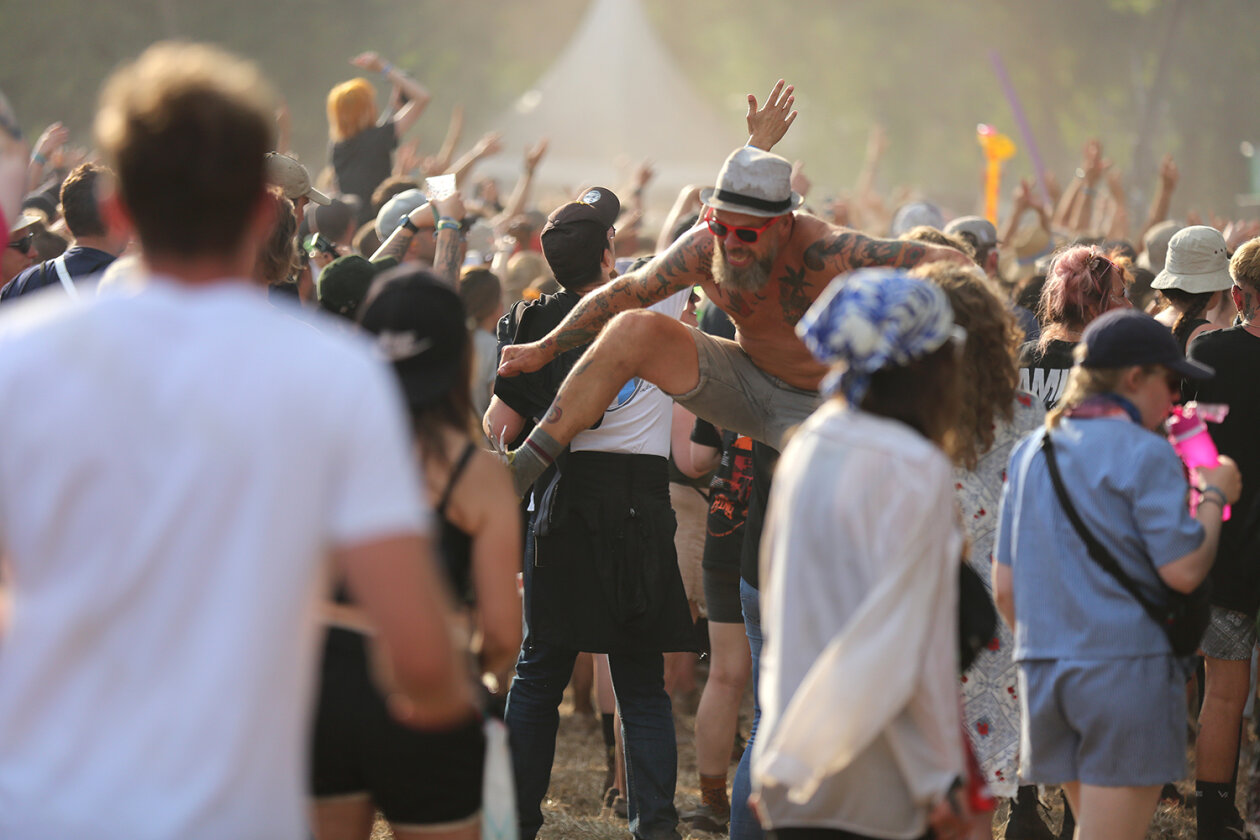 Willkommene Auszeit: 78.000 Fans feiern auf dem Eichenring. – Pure Freude.