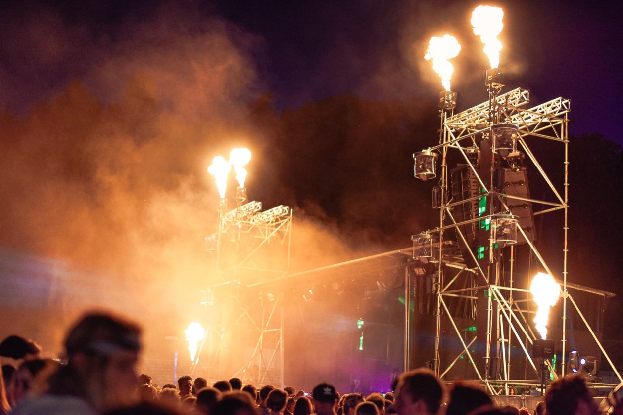 Claptone, Stephan Bodzin, Markus Kavka u.a. bei bestem Open Air-Wetter am schwäbischen Meer. – Feuer frei!