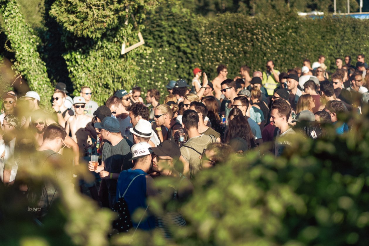 Claptone, Stephan Bodzin, Markus Kavka u.a. bei bestem Open Air-Wetter am schwäbischen Meer. –  Viel los im Lorettowald.