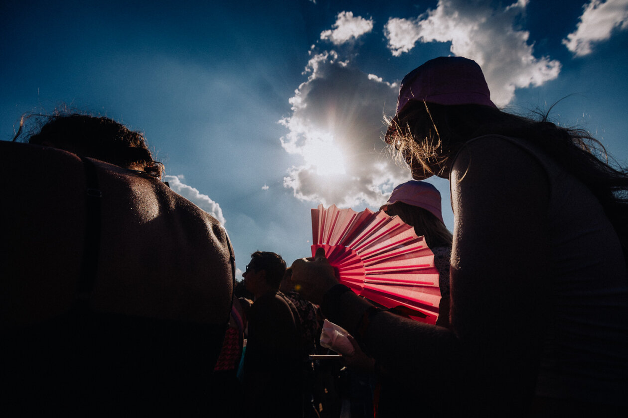 Der Sommer gibt dem feierwütigen Publikum noch mal alles. – Auch heute unter der strahlenden Sonne.