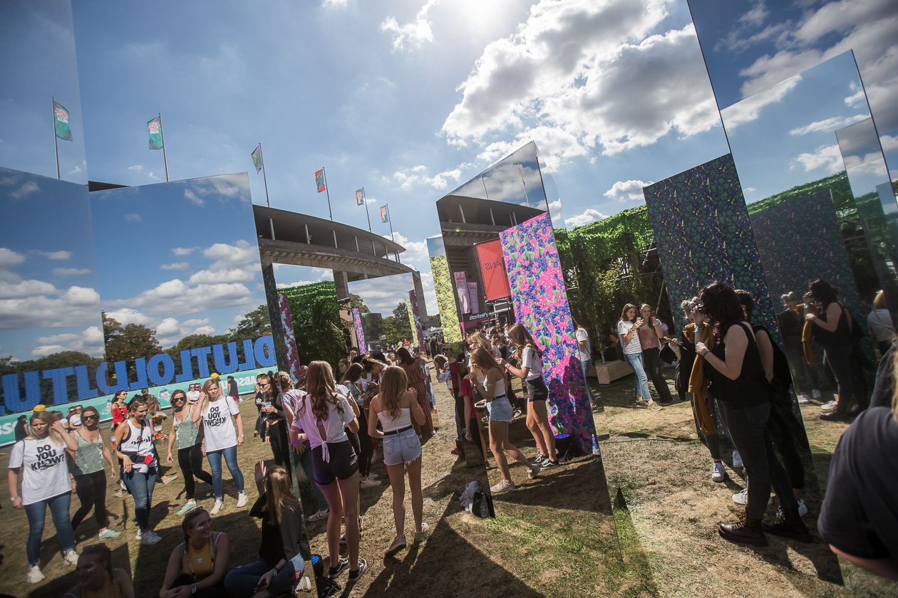 Casper, SXTN, Kraftwerk, Liam Gallagher, K.I.Z., David Guetta, The Weeknd etc. live im Berliner Olympiapark. – Spiegelwald.