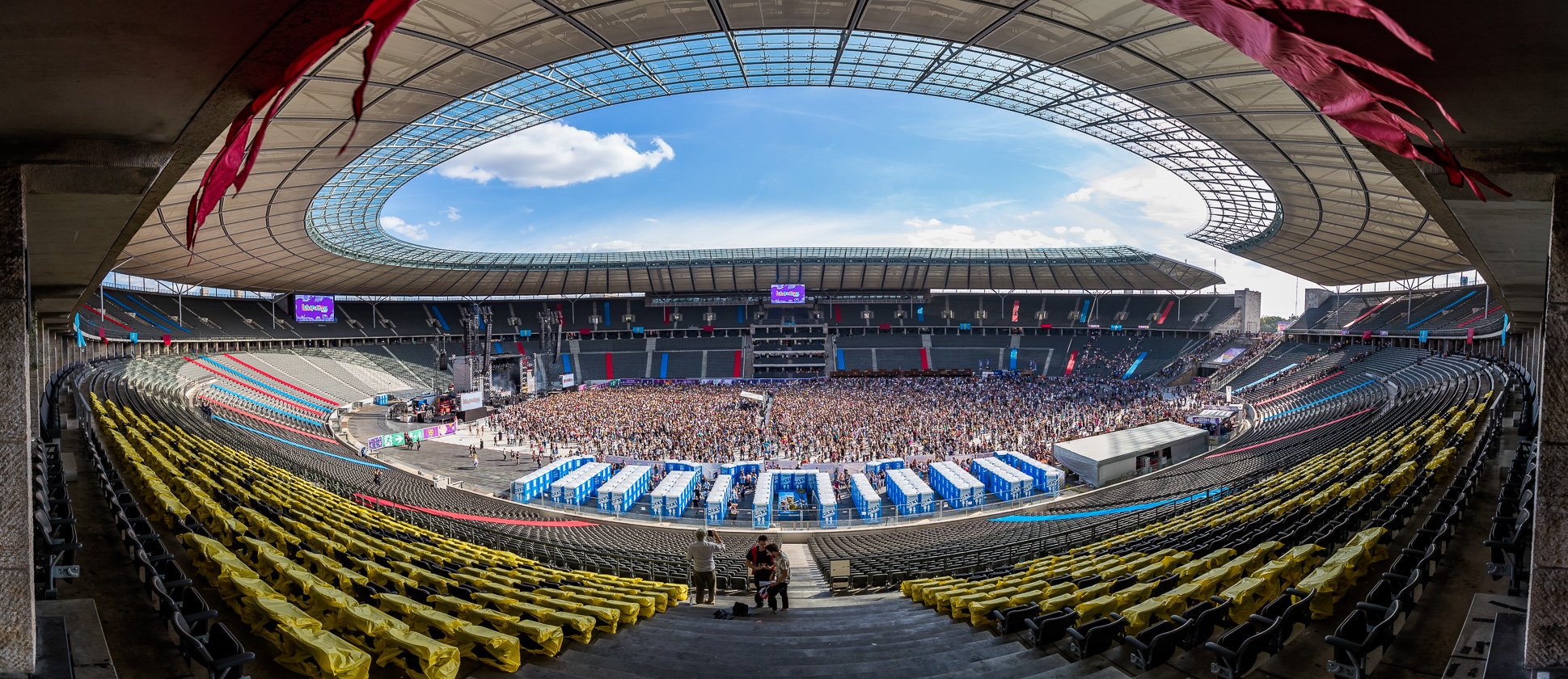Casper, SXTN, Kraftwerk, Liam Gallagher, K.I.Z., David Guetta, The Weeknd etc. live im Berliner Olympiapark. – Das Stadion-Oval in einem Bild.