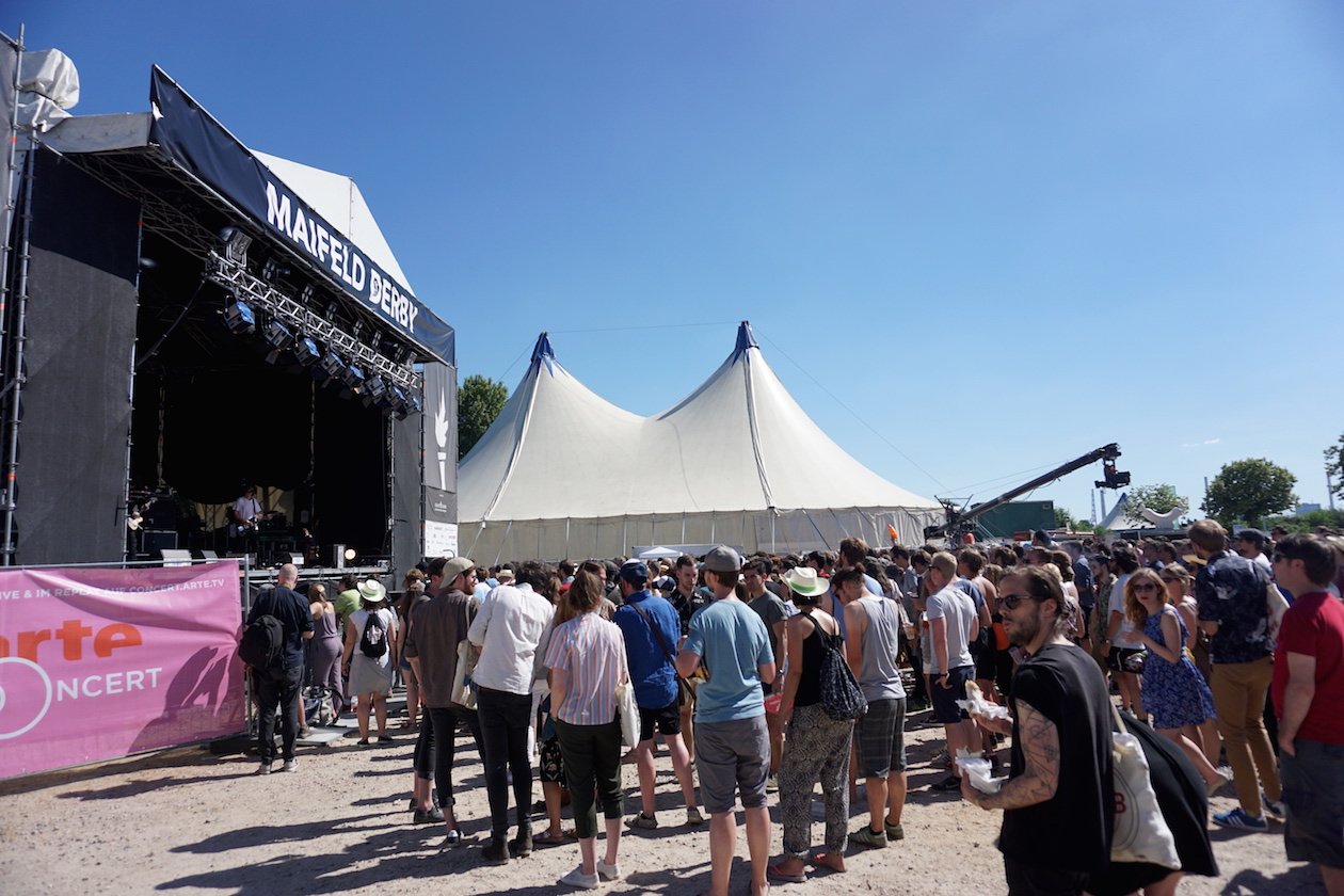 Alle Fotos zum kleinen aber feinen Festivalhighlight im Südenwesten. – Durchgehend Sonne am dritten Tag. 