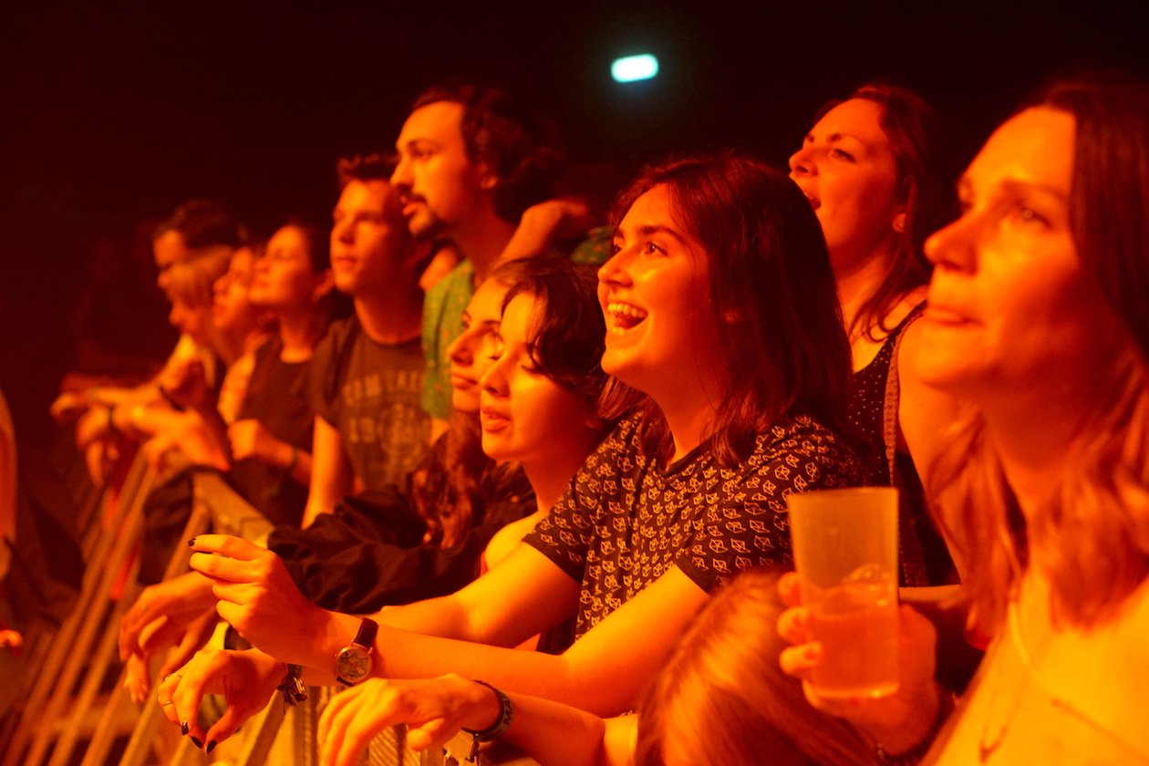 Alle Fotos zum kleinen aber feinen Festivalhighlight im Südenwesten. – Metronomy-Fans. 