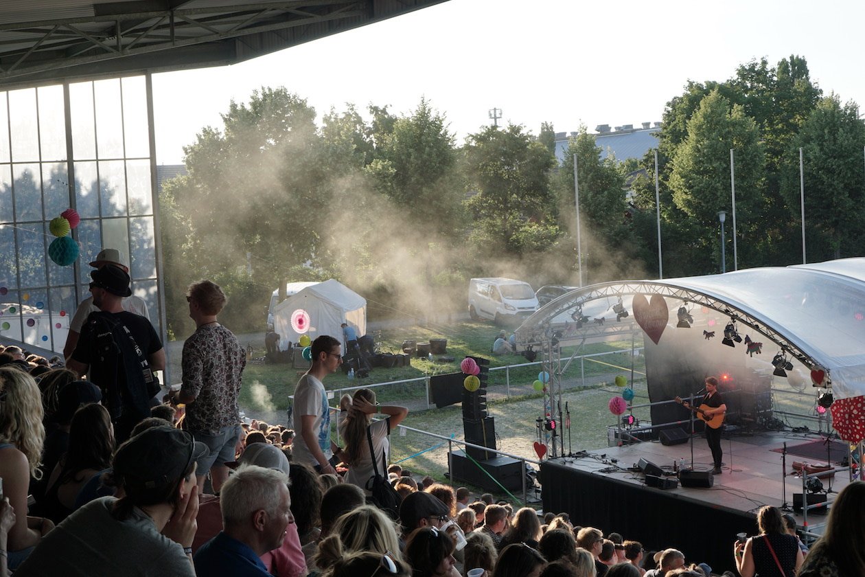 Gut 15.000 Besucher kamen zur achten Festivalauflage auf das Mannheimer Maimarktgelände. – Die entspannteste aller Bühnen: Parcours d'Amour. 