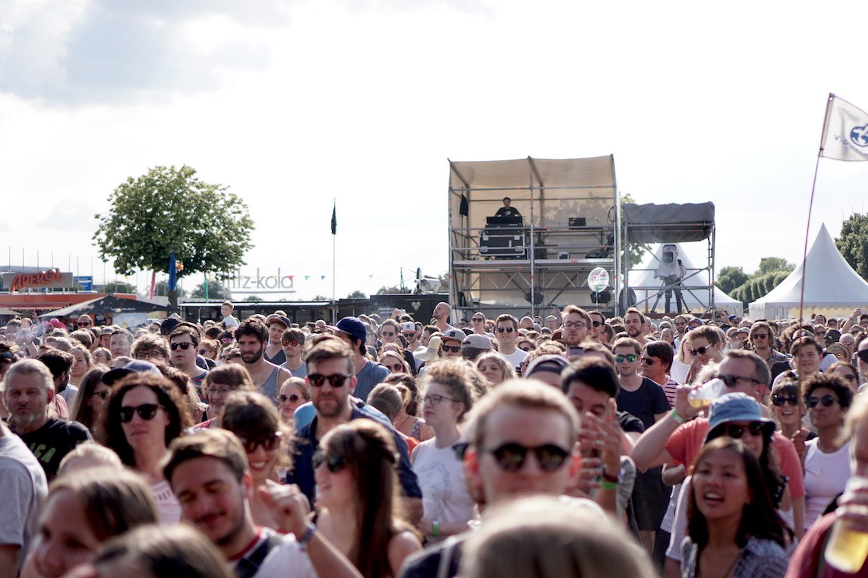 Gut 15.000 Besucher kamen zur achten Festivalauflage auf das Mannheimer Maimarktgelände. – Traumwetter beim Maifeld Derby 2018. 