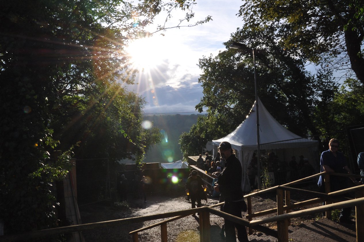 Das Comeback des legendären Hard'n'Heavy-Festivals auf der Loreley. – Angesichts der Aussichten hinter der Bühne ...