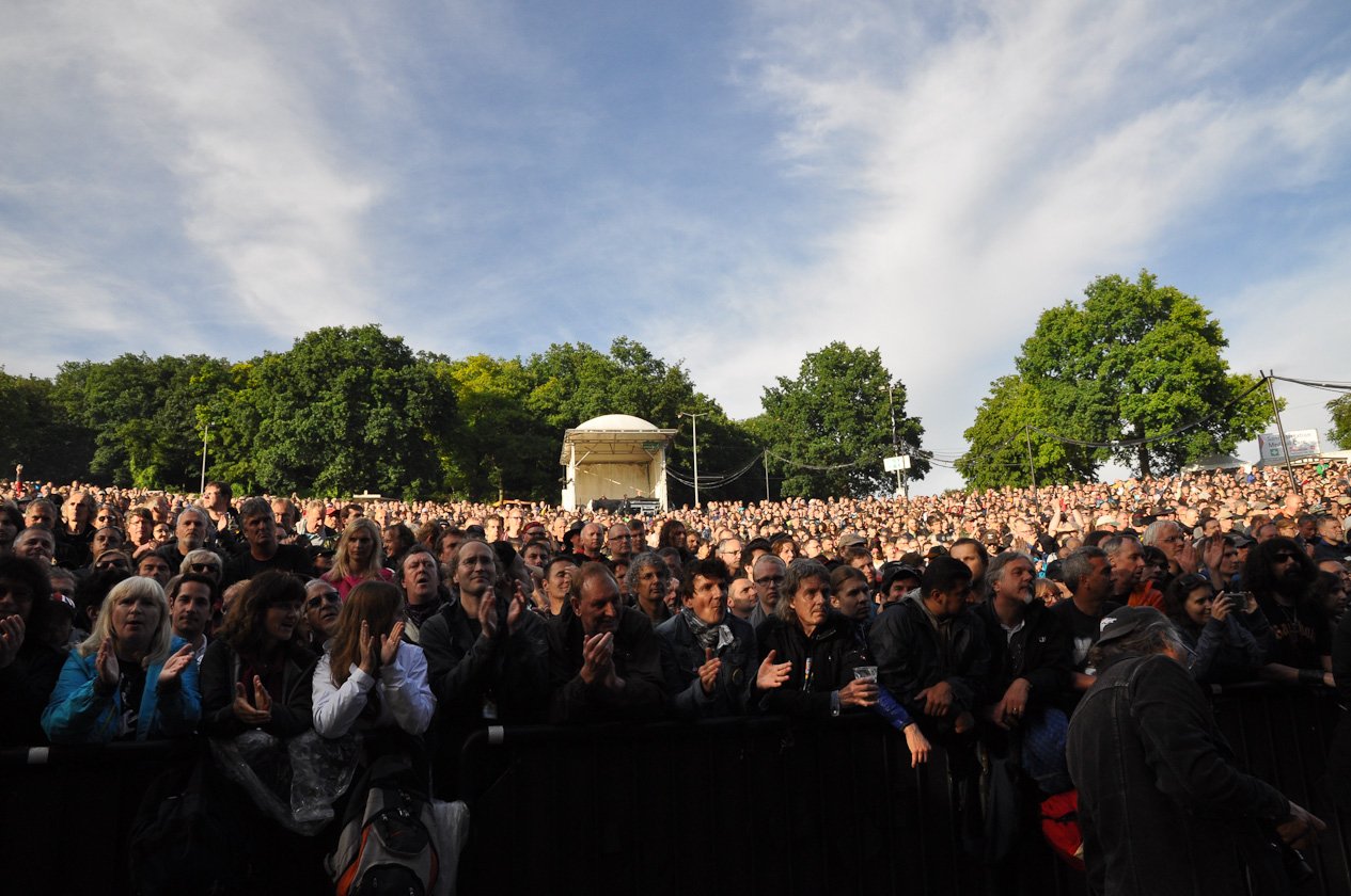 Das Comeback des legendären Hard'n'Heavy-Festivals auf der Loreley. – Nachdem es zuvor tagelang geschüttet hatte, kam nach dem Opener Thin Lizzy endlich die Sonne zum Vorschein.