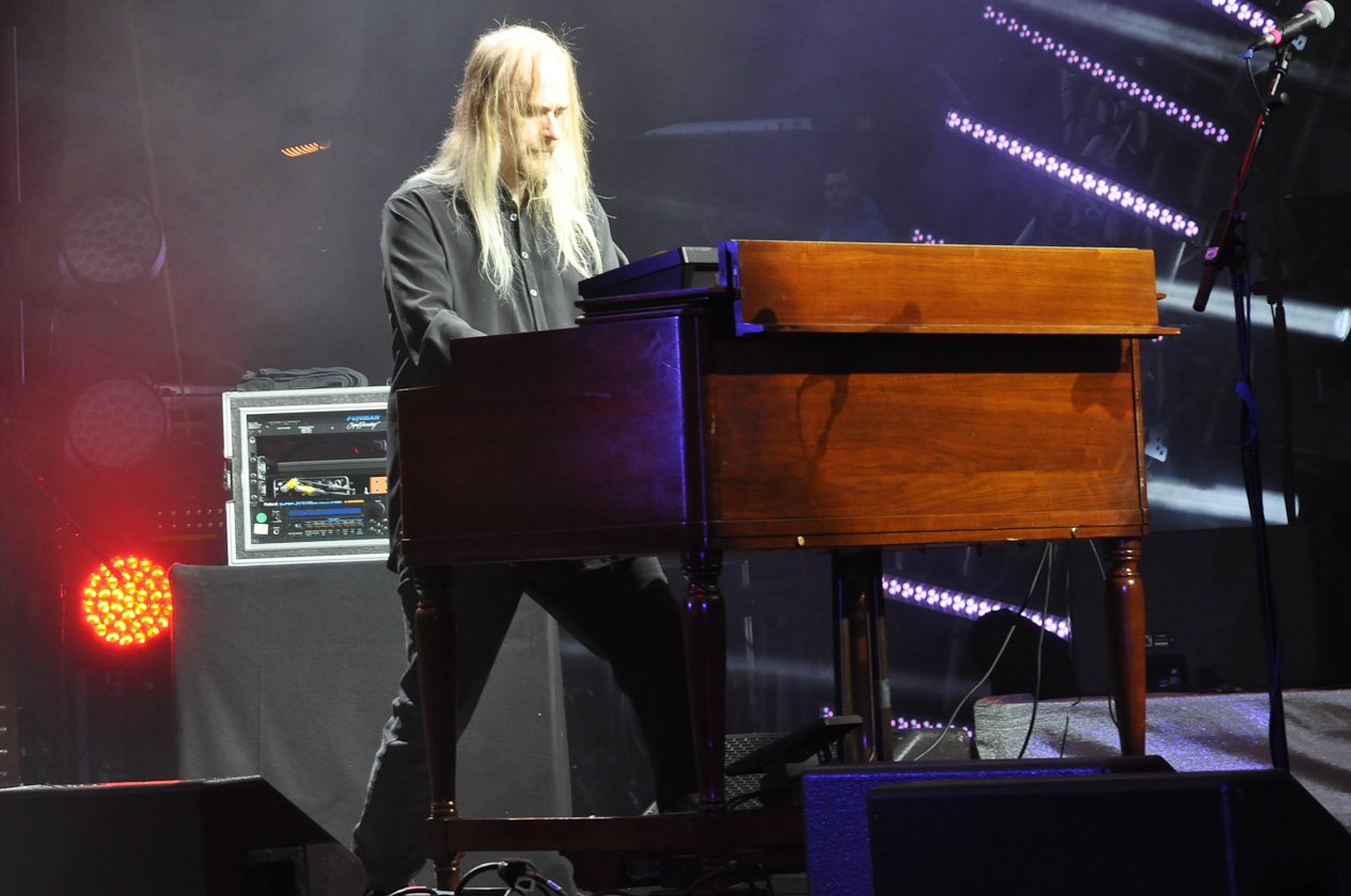 Das Comeback des legendären Hard'n'Heavy-Festivals auf der Loreley. – Ob Orgel oder Synthie - der Schwede ist seit den 1980ern ein Meister seines Metiers.