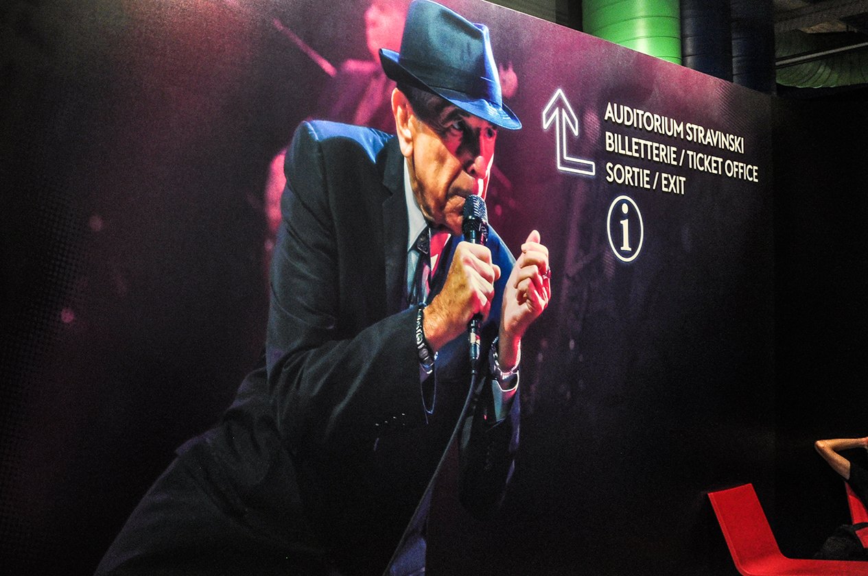 Fotos von Mogwai, Sigur Rós und viele Impressionen vom Montreux Jazz Festival 2016. – Leonard Cohen und weitere Künstler der Vorjahre schmücken das Foyer.