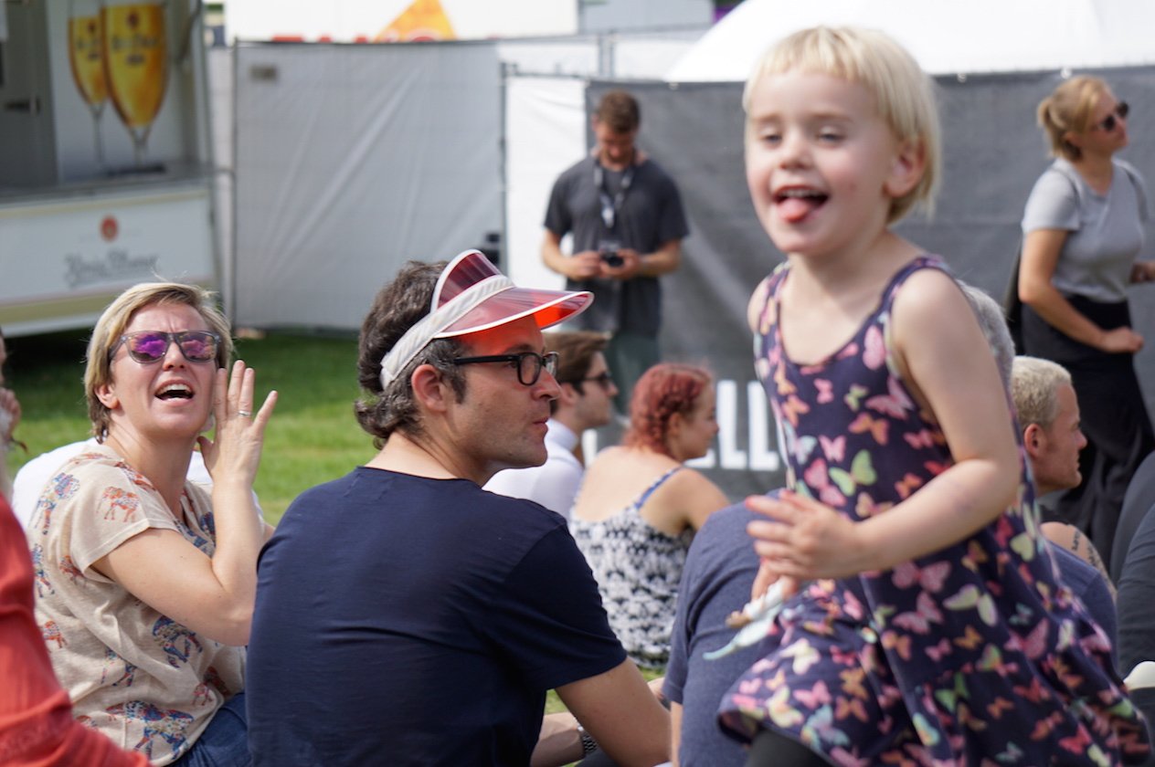 Die Fotos vom Festival auf der Galopprennbahn. – Das Open Source Festival in Düsseldorf: ein Familienevent. 