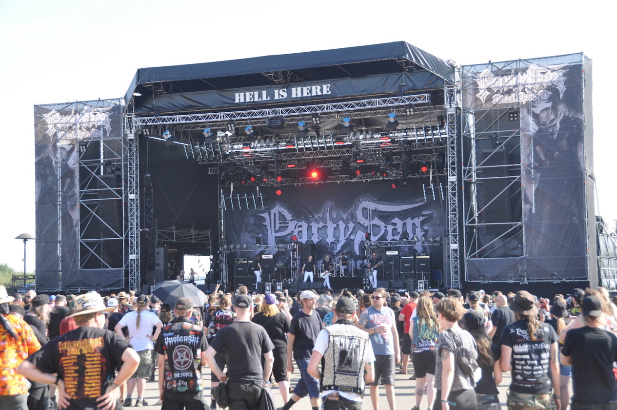 Düster, düster, am düstersten: Mayhem, Cannibal Corpse, Dismember, Alcest, Dark Funeral u.a. beim Extreme Metal-Festival in Thüringen. – Die Hölle auf Erden - Party.San 2022.