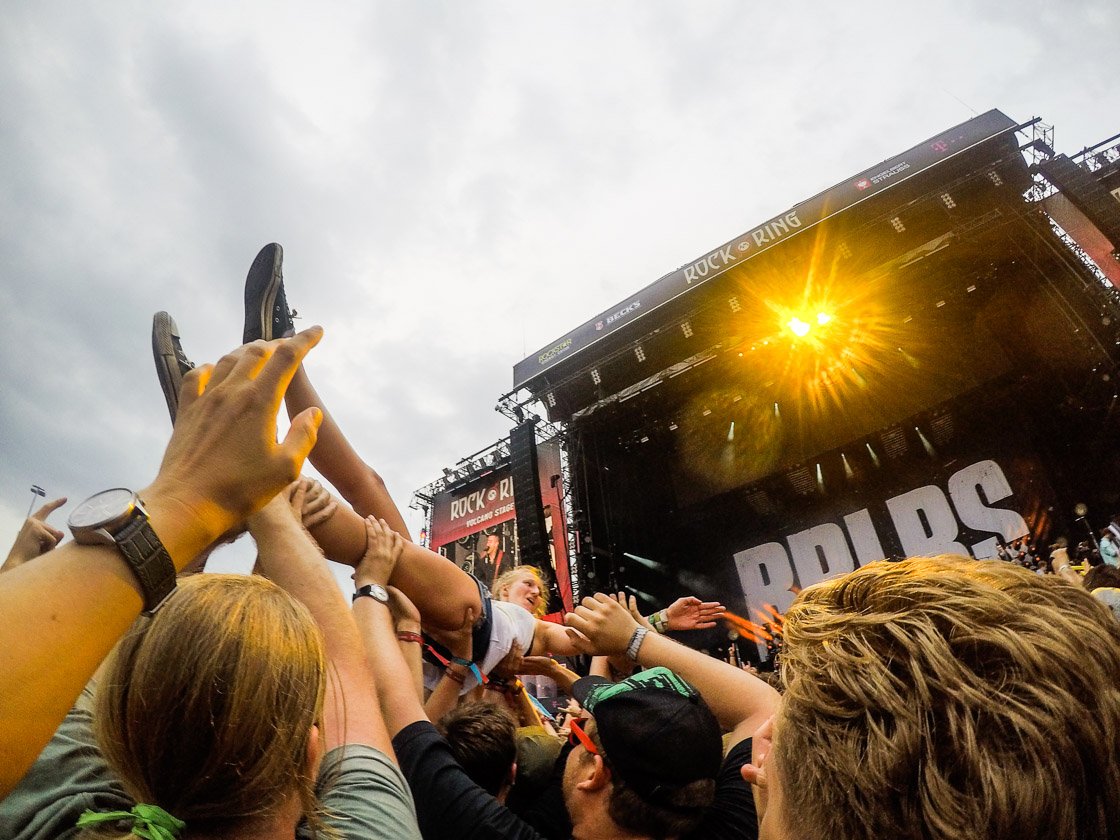 Zurück auf dem Nürburgring: Die Bilder von Deutschlands größtem Festival! – Crowdsurfing.