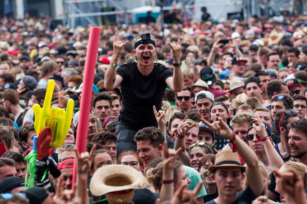 Zurück auf dem Nürburgring: Die Bilder von Deutschlands größtem Festival! – Irgendwie hat der Kollege Jansen da was falsch verstanden ...