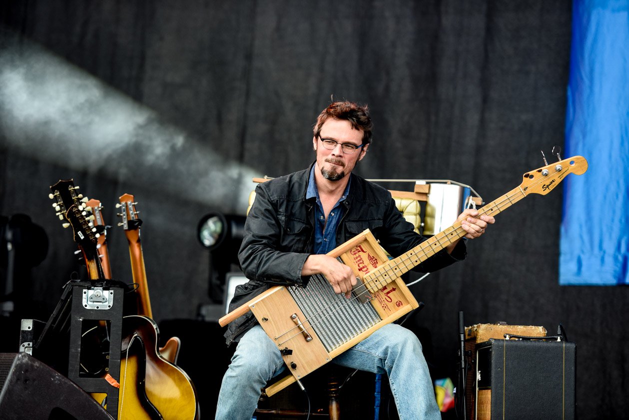 Die Bilder vom letzten Festivaltag auf dem Nürburgring. – Handmade guitares by Seasick Steve.