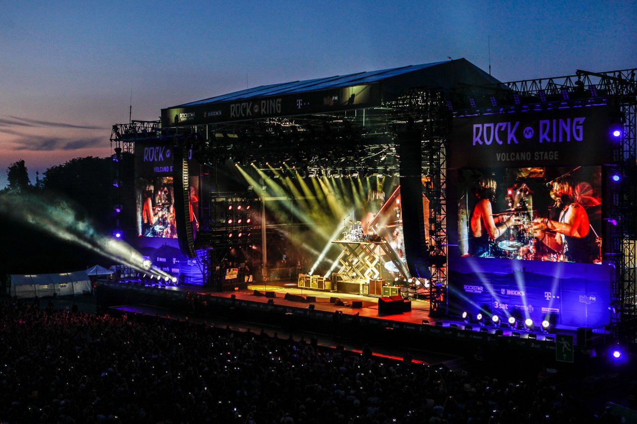 Die Bilder vom letzten Festivaltag auf dem Nürburgring. – Taylor Hawkins an den Drums der Foo Fighters.