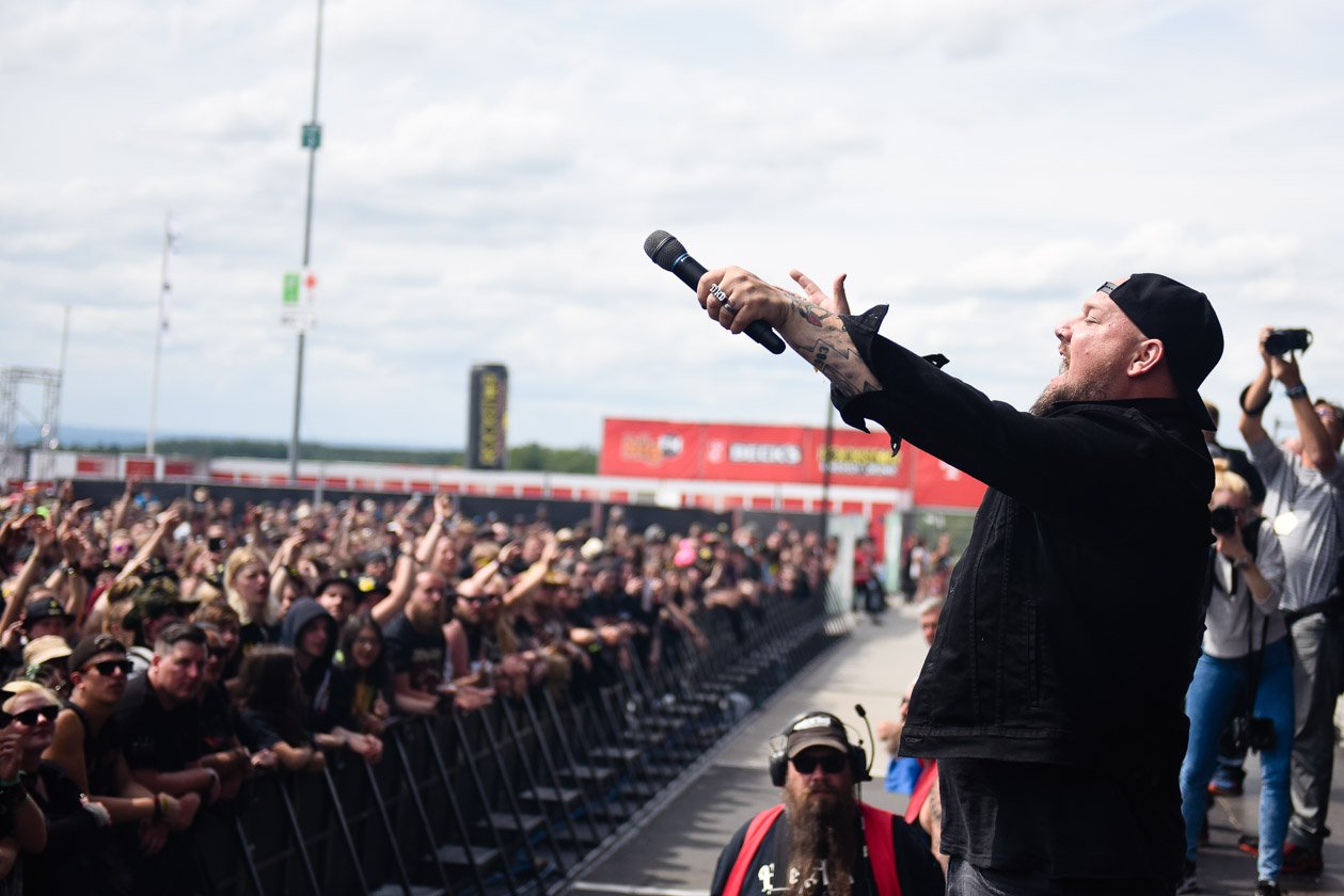 Tool, Die Ärzte, Slipknot, Slayer, Marteria &amp; Casper u.v.a. stürmen den Ring. – Atreyu hat Bock, das Publikum auch und das bei perfektem Wetter.