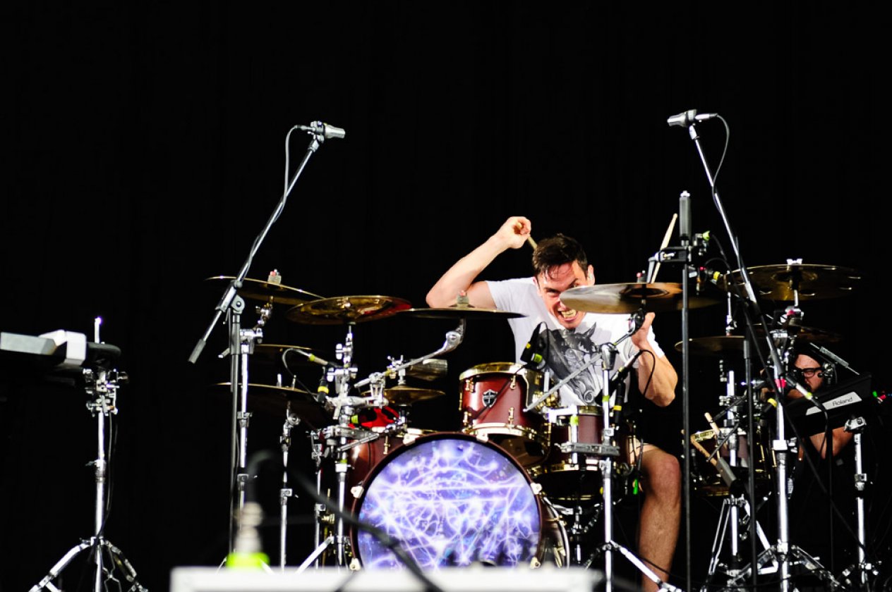 Muse, The Libertines, Bad Religion u.a. gratulieren zum Festivaljubiläum im Bodenseestadion. – Rob Rolfe, der Drummer von ...