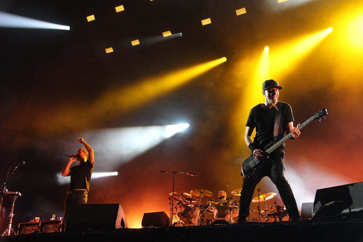 Sonne, Bier, dröhnende Boxen, Gewitter - das Zeppelinfeld in Nürnberg bebt drei Tage lang. – System Of A Down im Park 2017.