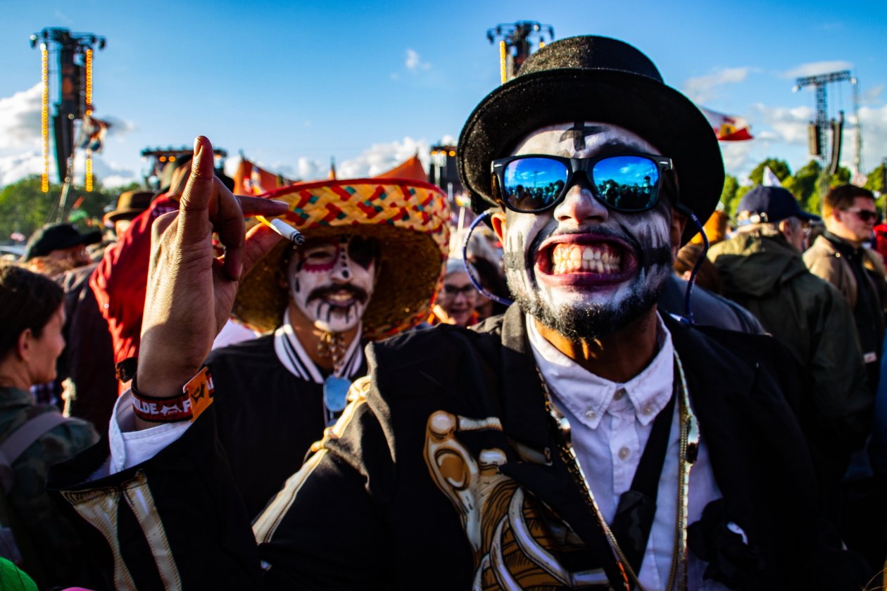 Fotos von einem der größten Festivals Europas - und das bei eisigem Wind Anfang Juli. – Roskilde 2019.