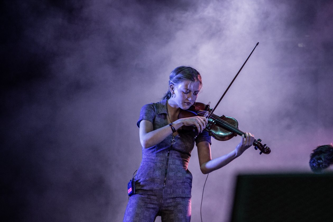 Fotos von einem der größten Festivals Europas - und das bei eisigem Wind Anfang Juli. – Atmosphäre bei ...