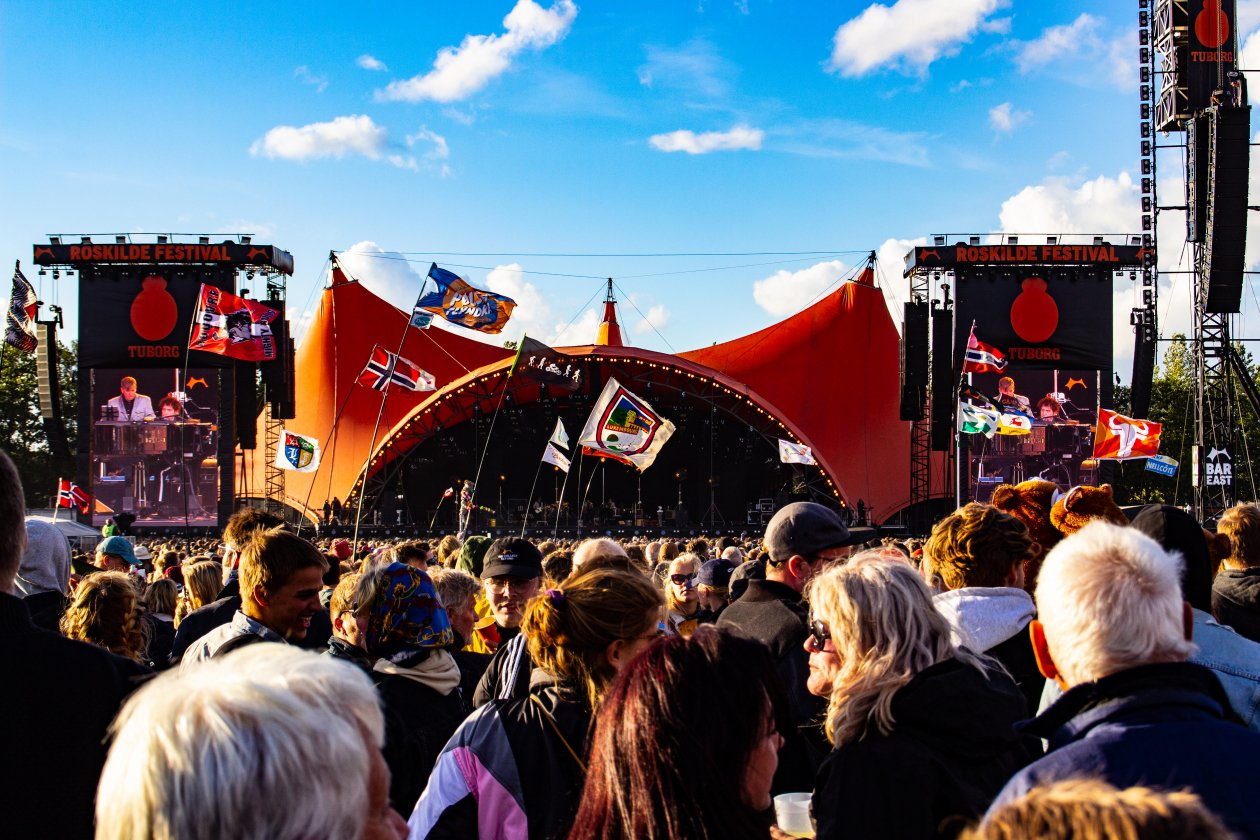 Fotos von einem der größten Festivals Europas - und das bei eisigem Wind Anfang Juli. – Bei Bob Dylan.