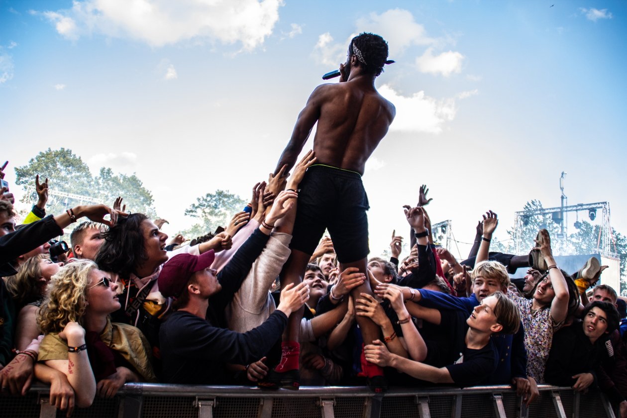 Fotos von einem der größten Festivals Europas - und das bei eisigem Wind Anfang Juli. – Jpegmafia.