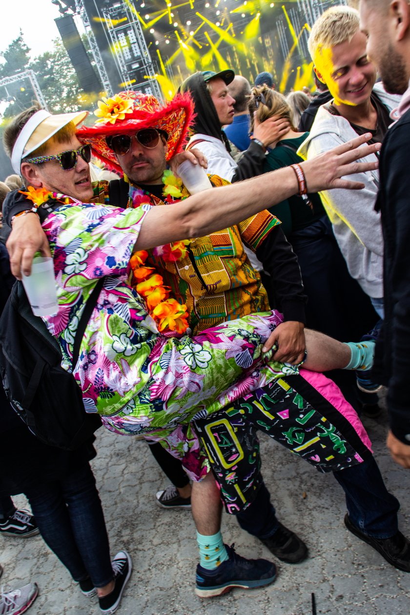 Fotos von einem der größten Festivals Europas - und das bei eisigem Wind Anfang Juli. – Party bei Jpegmafia.