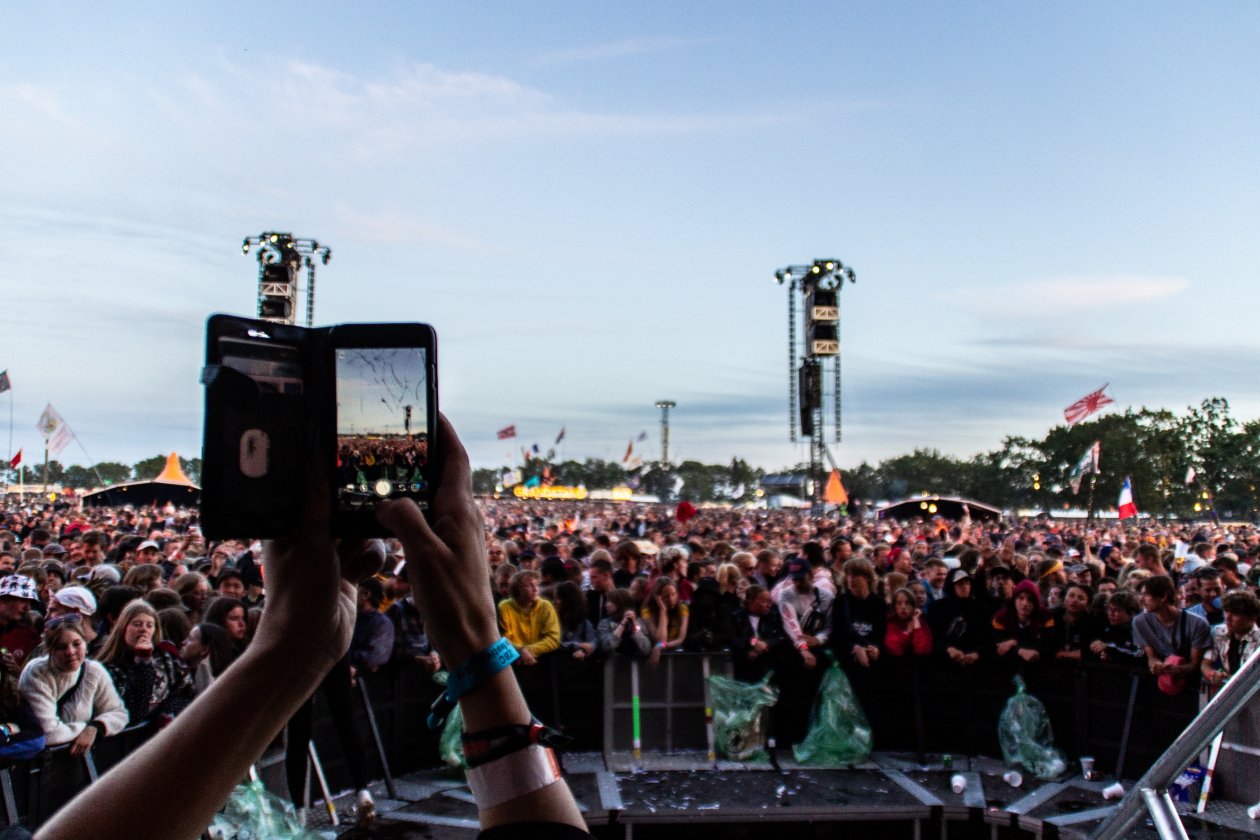 Smartphone-Blick von der Orange Stage.