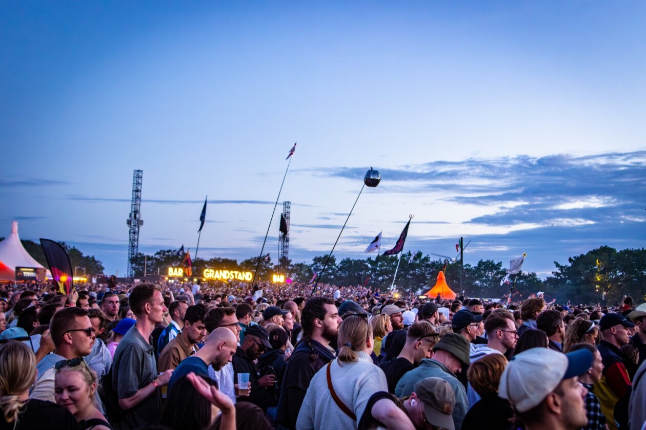 Star-Schaulaufen in Dänemark: Kendrick Lamar, Queens Of The Stone Age, Busta Rhymes, Lil Nas X u.v.a. – Vor der Orange Stage.