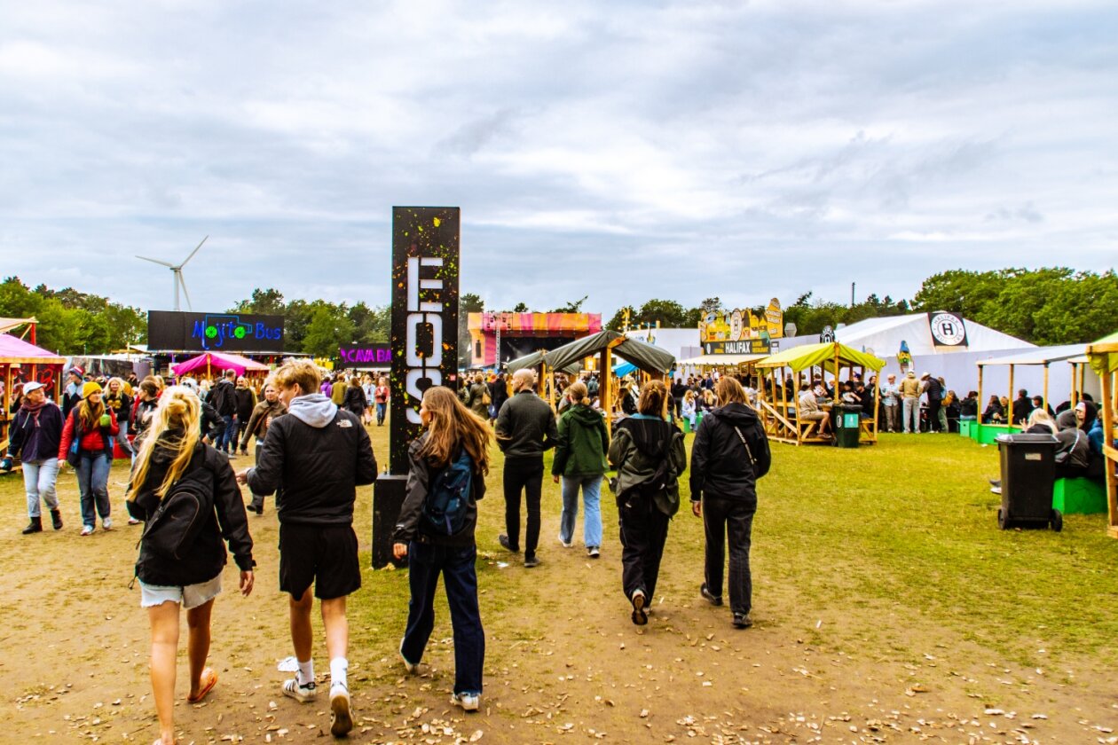 Das Roskilde Festival läuft: Nach den Newcomer:innen-Tagen startet am Mittwoch das Hauptprogramm. – Schon an den Newcomer:innen-Tagen ist eine Menge los.