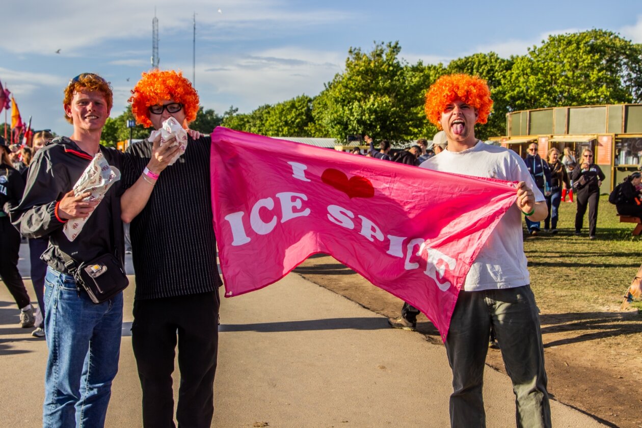 Der Donnerstag mit K-Pop, Khruangbin etc. und noch mehr Liebe. – Orange Feeling mit Ice Spice.