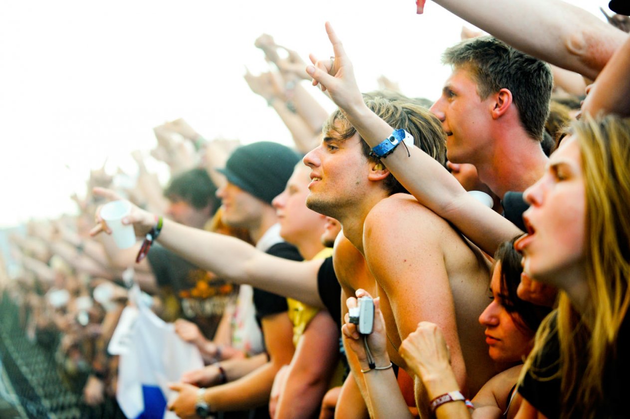 Schnappschüsse ohne Ende: aus dem Fotograben, von der Bühne, mittendrin im Moshpit oder unterwegs auf dem Festivalgelände. – Am Ring 2010.