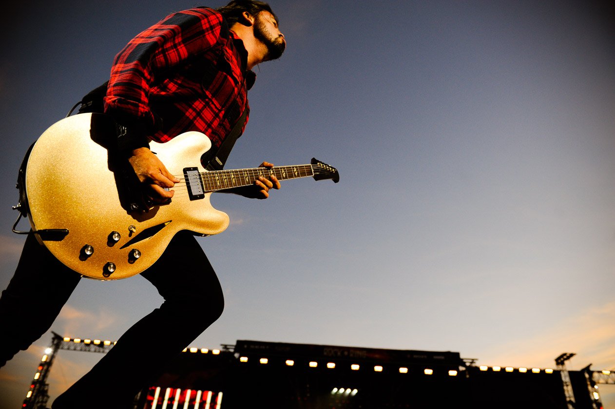 Schnappschüsse ohne Ende: aus dem Fotograben, von der Bühne, mittendrin im Moshpit oder unterwegs auf dem Festivalgelände. – Kein Best-Of ohne die beste Liveband der Welt: Foo Fighters.