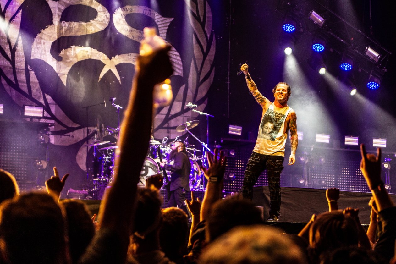 Schnappschüsse ohne Ende: aus dem Fotograben, von der Bühne, mittendrin im Moshpit oder unterwegs auf dem Festivalgelände. – Prost! Corey Taylor (Roskilde 2018).