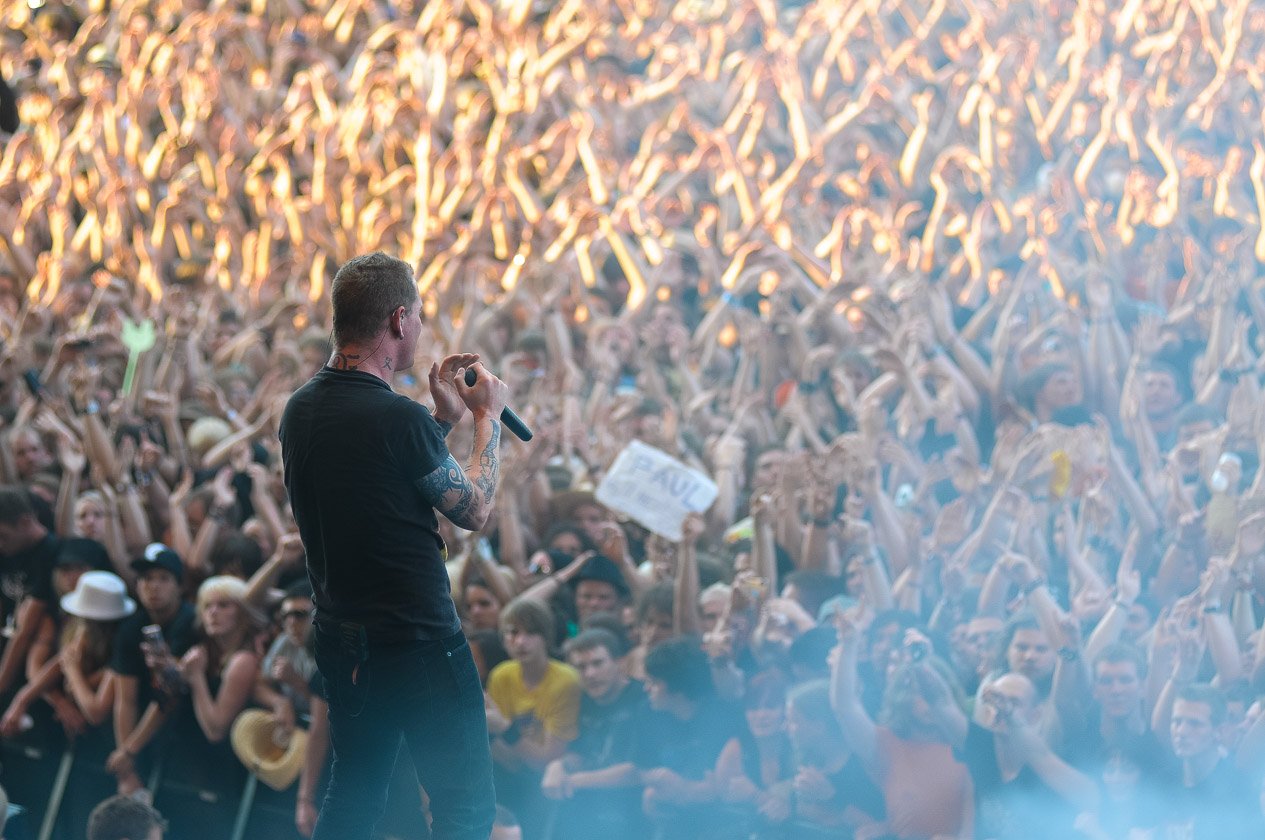 Schnappschüsse ohne Ende: aus dem Fotograben, von der Bühne, mittendrin im Moshpit oder unterwegs auf dem Festivalgelände. – Stone Sour, Rock am Ring 2010. Das erste Konzert nach dem Tod von Paul Grey ...