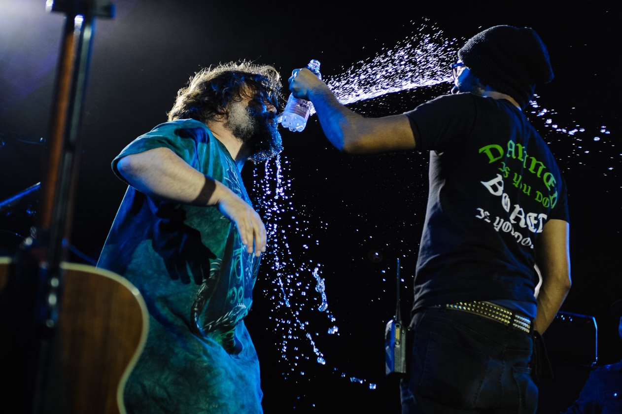 Schnappschüsse ohne Ende: aus dem Fotograben, von der Bühne, mittendrin im Moshpit oder unterwegs auf dem Festivalgelände. – Wo Tenacious D aufspielen, werden Fotografen glücklich.