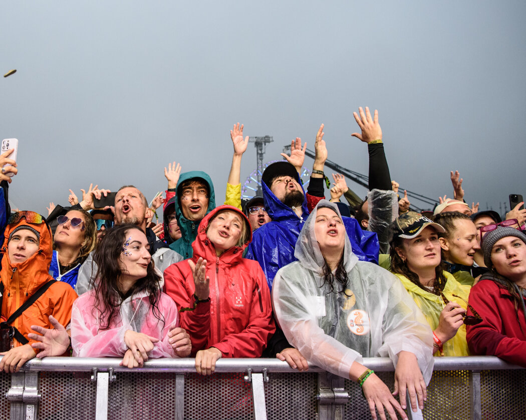 Im Süden läuft die Party: Deichkind, Bring Me The Horizon, Editors, Feine Sahne Fischfilet, Sum 41 u.a. trotzen Regen dem Regen. – Tifosi.