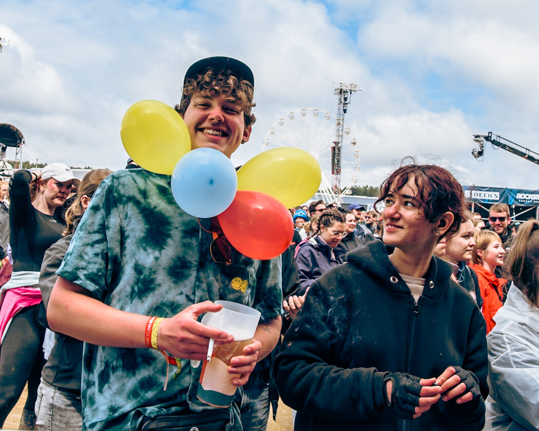 Am Festivalsonntag kommt die Sonne raus: Sido, K.I.Z, Avril Lavigne, Turnstile, Jungle etc. – Ballons statt Böller.