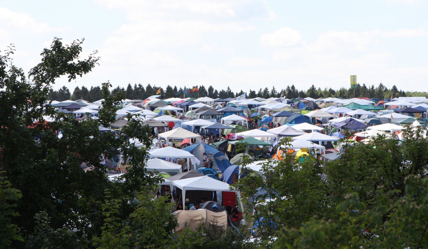 Die schönsten Bilder vom Festival-Gelände. – Meer aus Pavillons