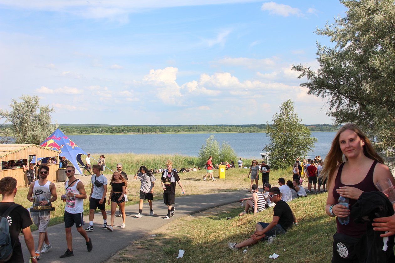 Bei amtlichen Temperaturen und mit dickem Line-Up geht die 20. Auflage des Festivals über die Bühne. – Sonnenschein und gute Laune ...