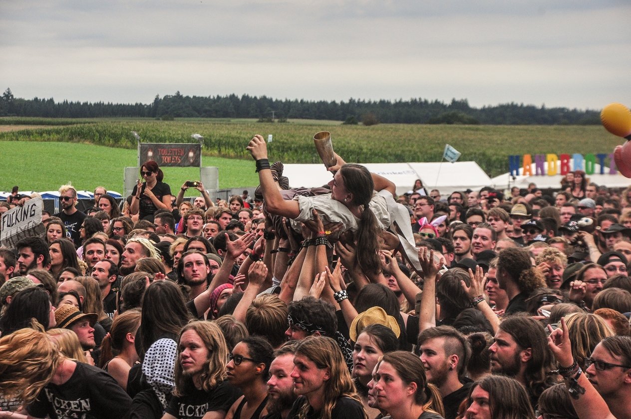 Tage voller Schweiß und Metal in Dinkelsbühl! – "Beer Beer".