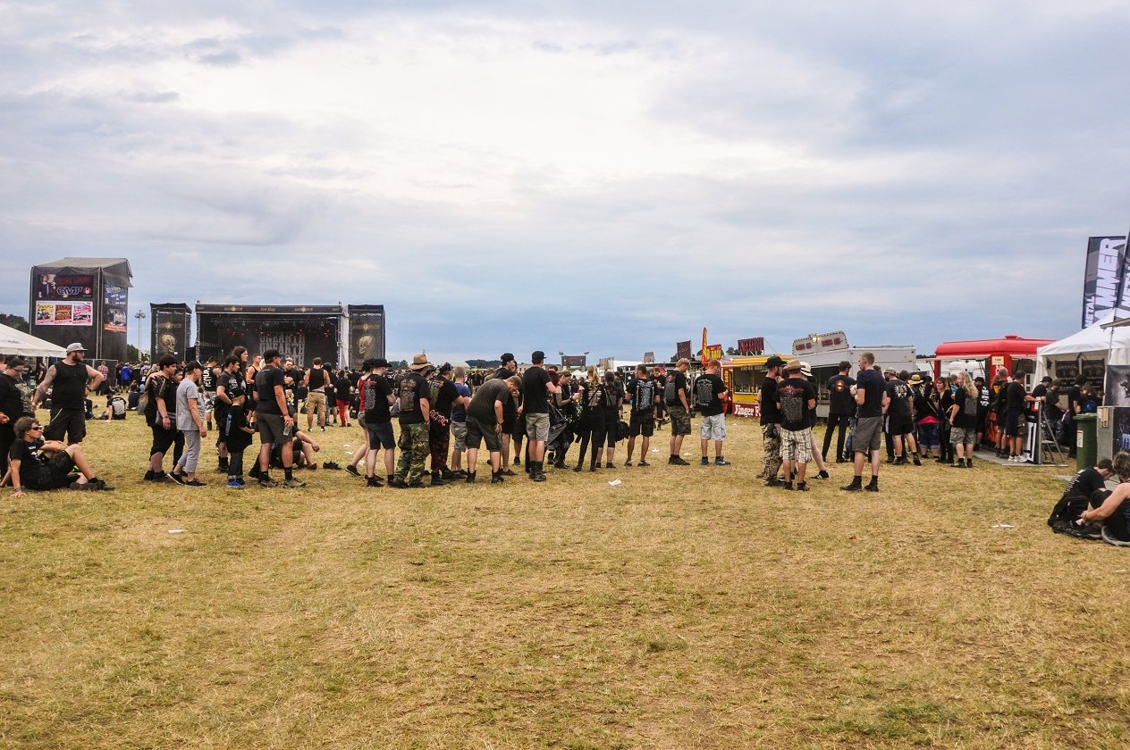 Tage voller Schweiß und Metal in Dinkelsbühl! – Genauso wie Anstehen für Autogramme.