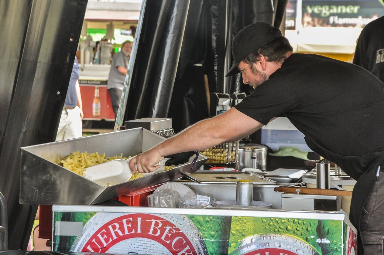 Tage voller Schweiß und Metal in Dinkelsbühl! – Neben "gewöhnlichen" Speisen macht nun auch "Black Food" die Runde …